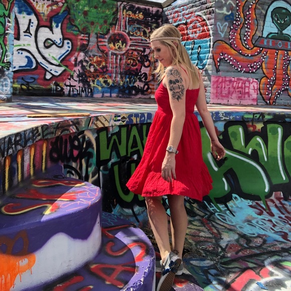 Meet your Posher, Lauren - Picture 1 of 10